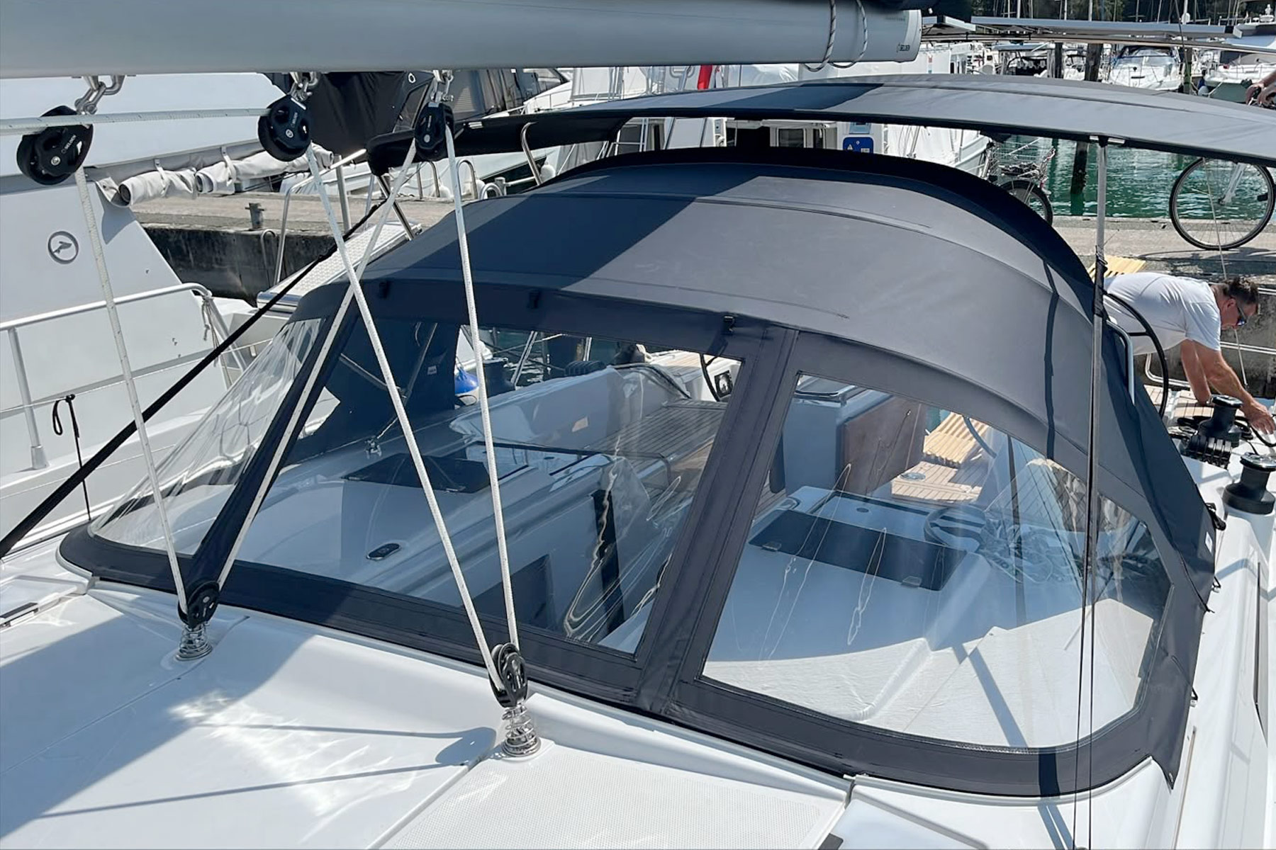 Hanse 458 bimini- sprayhood- sunshade