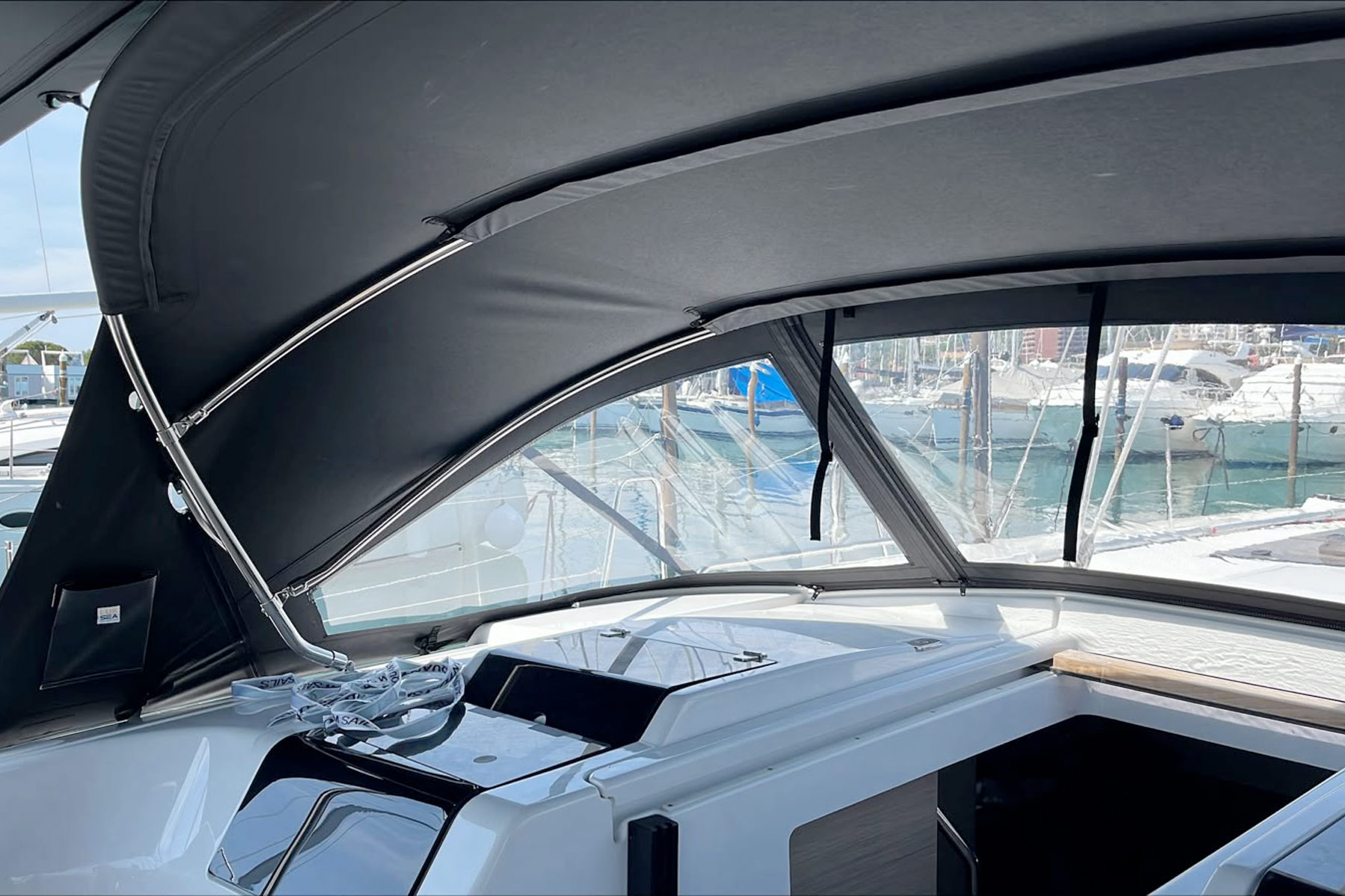 Hanse 458 bimini- sprayhood- sunshade